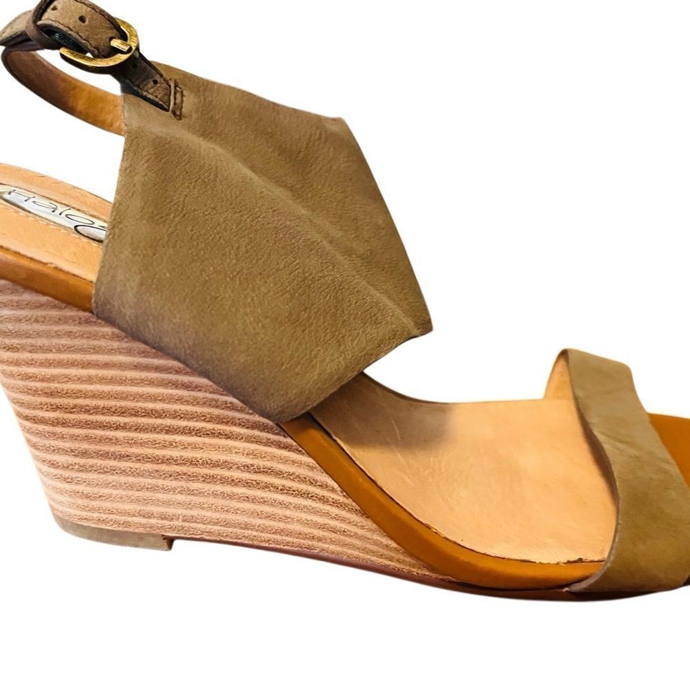 Halogen Clarette Taupe Brown Leather
Wedge Sandals size 7.5 - Picture 5 of 9